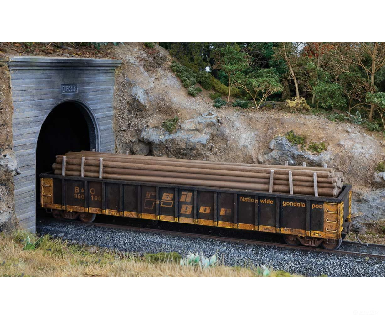 Walthers Cornerstone 4174 Utility Poles Load -- Kit - Fits Most 50’ & Larger Gondolas Sold