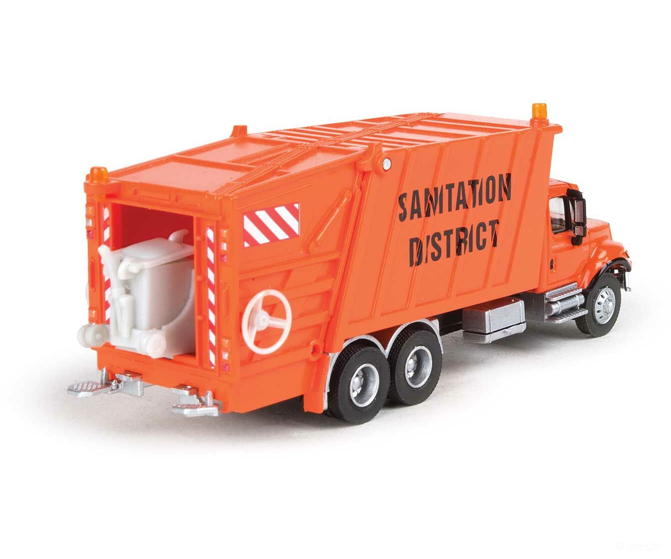 Walthers Scenemaster 11770 International(R) 7600 Garbage Truck - Assembled -- Sanitation District