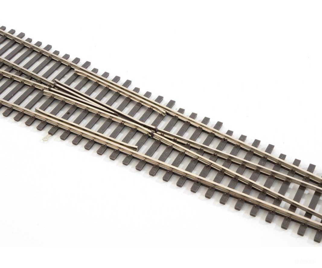 Walthers Scenemaster 83020 Code 83 Nickel Silver Dcc-Friendly #8 Turnout -- Right Hand Track &