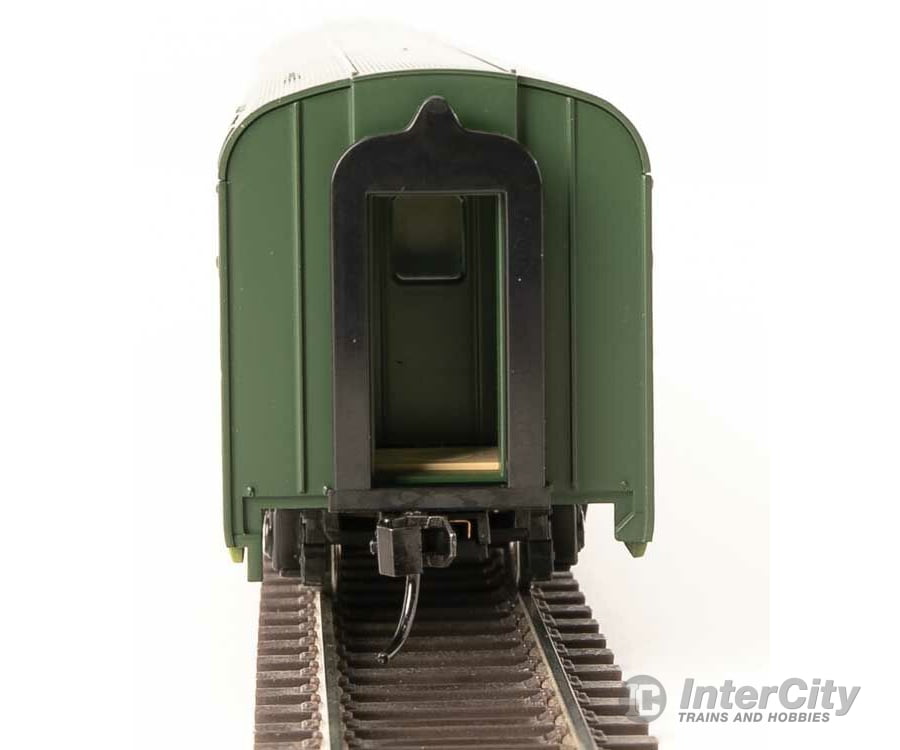 Walthers Mainline 30019 85 Budd Large-Window Coach - Ready To Run -- Northern Pacific Passenger Cars