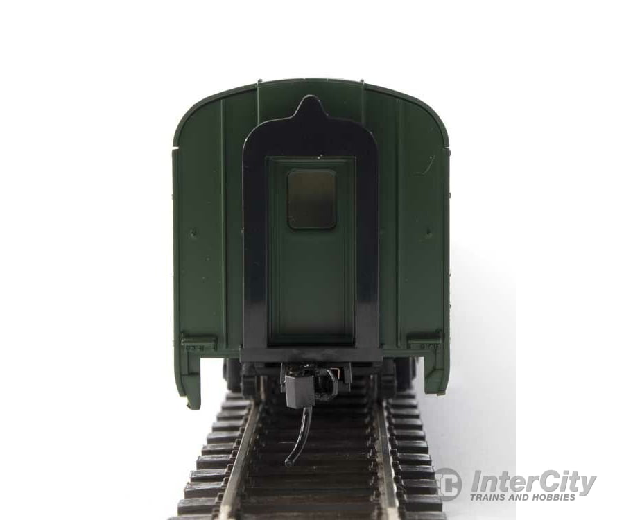 Walthers Mainline 30210 85 Budd Small-Window Coach - Ready To Run -- Northern Pacific Passenger Cars