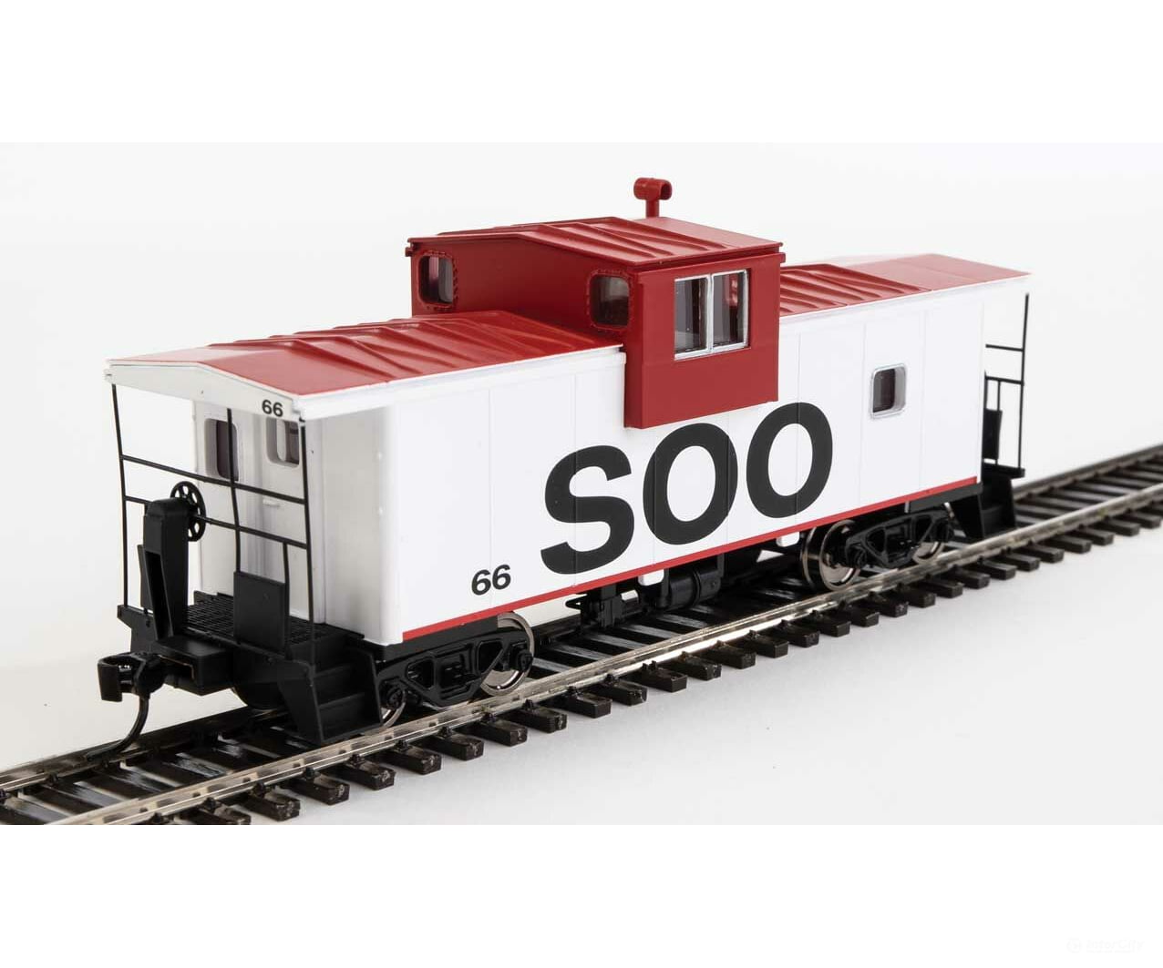 Walthers Mainline 8720 International Extended Wide-Vision Caboose - Ready To Run -- Soo Line #66