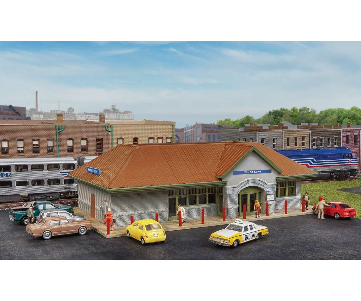 Walthers Cornerstone 3887 Modern Suburban Station -- Kit - 5-3/4 X 3-5/8 1-3/4’ 14.6 9.2 4.4Cm