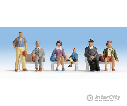 Walthers Scenemaster 6041 Waiting Passengers Pkg(6) Figures