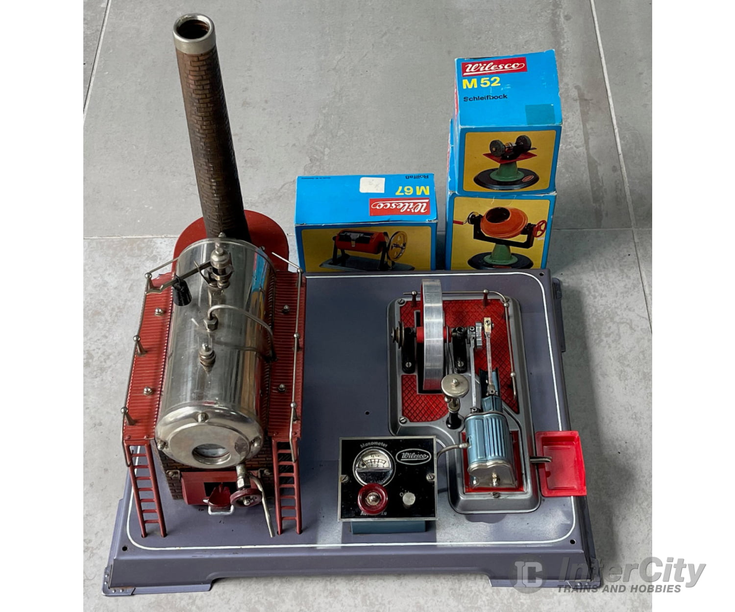 Wilesco D24 Stationary Steam Engine Dampfmaschine with Extras Collectibles