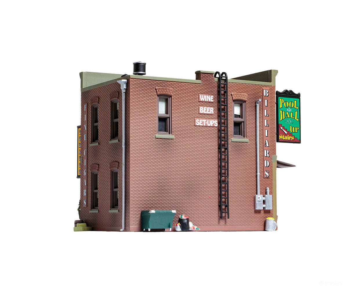 Woodland Scenics 5024 Corner Emporium (Lit) Ho Scale Structures