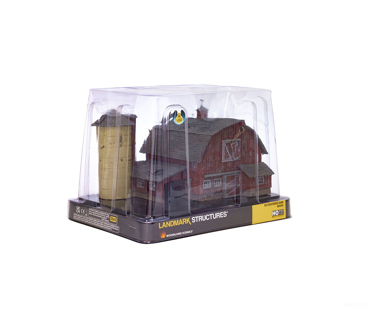 Woodland Scenics 5038 Old Weathered Barn (Lit) Ho Scale Structures