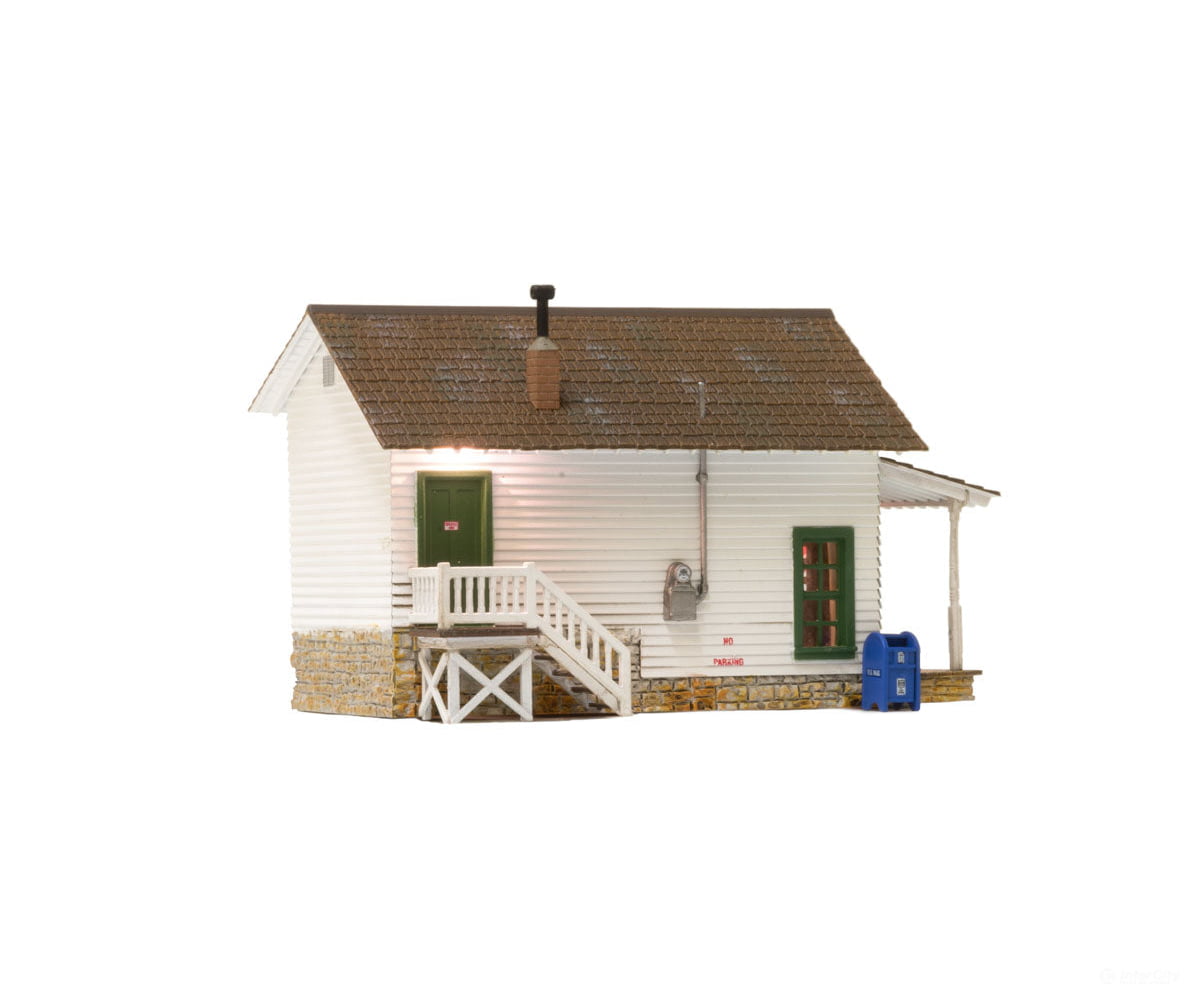 Woodland Scenics 5063 Letters Parcels & Post (Lit) Ho Scale Structures