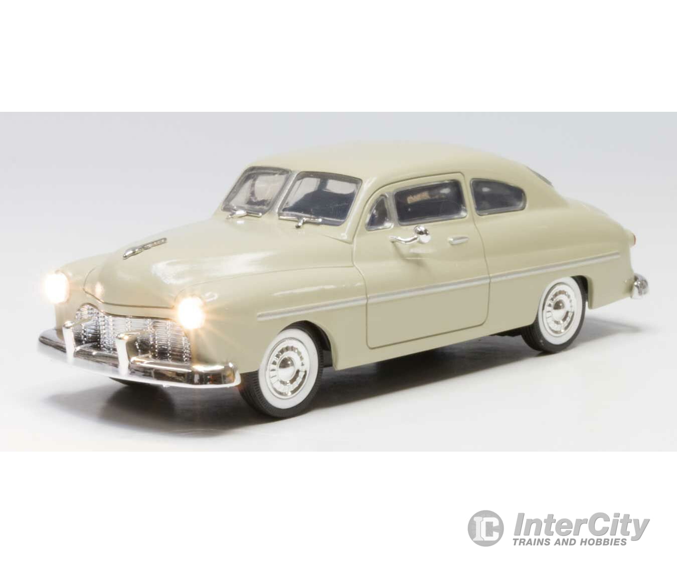 Woodland Scenics 5972 City Classic - Just Plug(R) Lighted Vehicle -- Ivory Cars & Trucks
