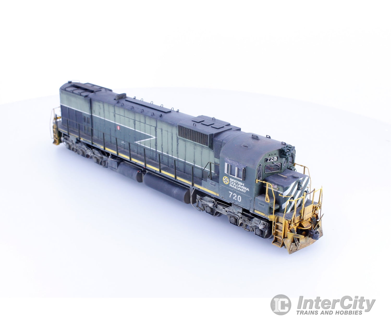 2025 Holiday Charity Auction: HO Bowser Customized BC Rail C-630 Locomotive and 2 Atlas Cars Painted & Weathered by
