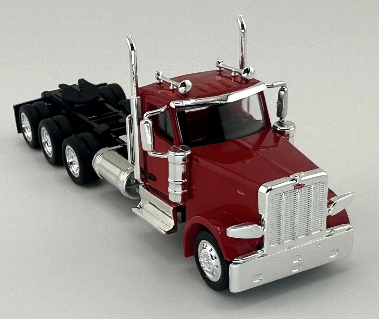 HO Logistics Replicas HO 589082 Peterbilt 589 3-Axle Day-Cab Semi Tractor - Assembled - Red