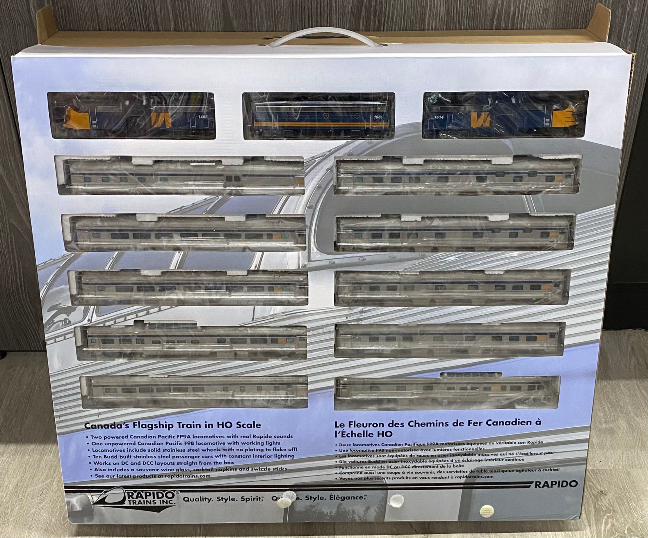 Rapido 210006 HO The Canadian 13 piece Set (Fully Lighted) Via Rail (VIA) 1405,1414,1965 DCC & Sound