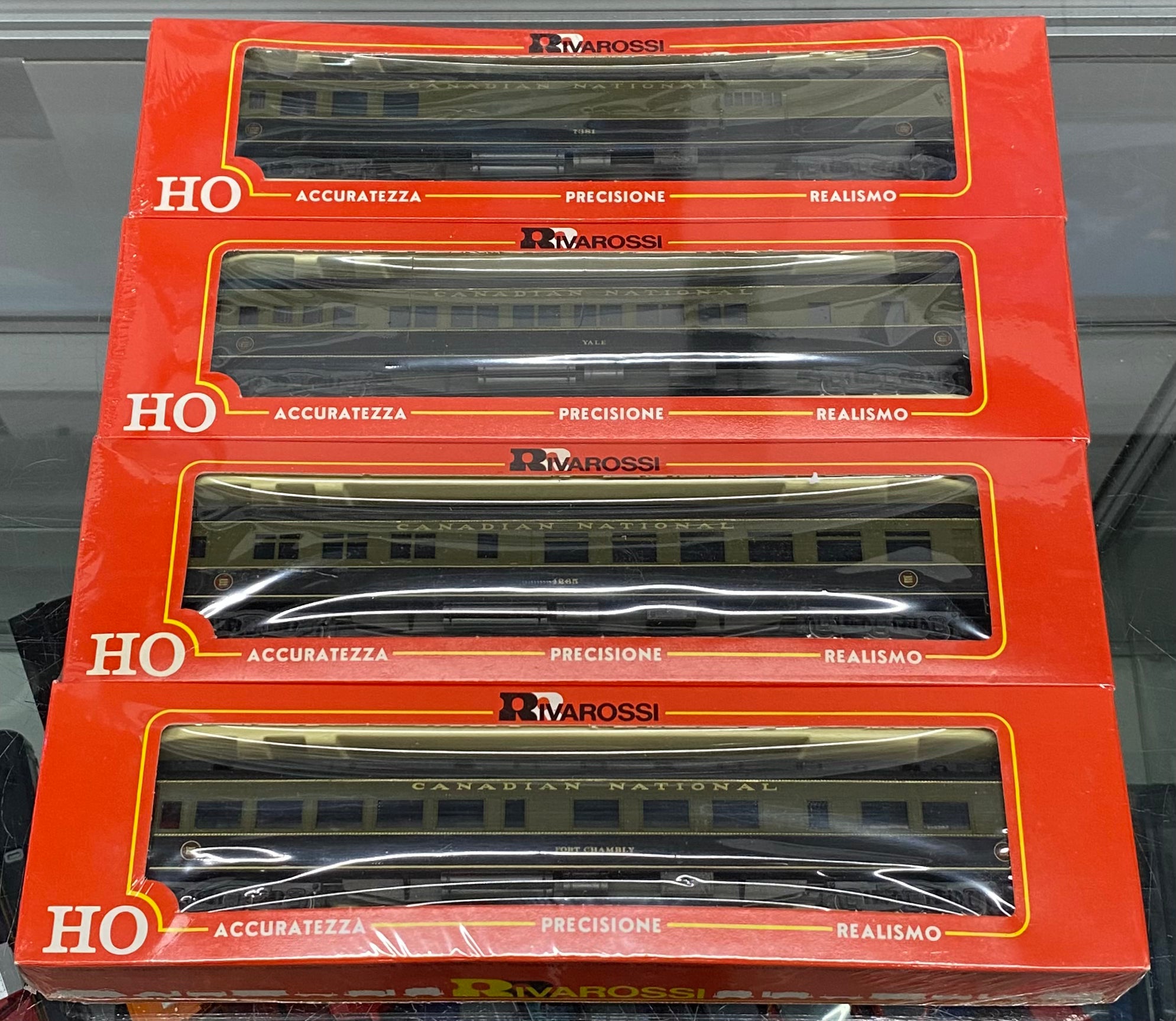 Rivarossi 2649/50/51/52 HO 4 Car Set of Passenger Cars Canadian National (CN) 7381/Yale/1265/Fort Chambly