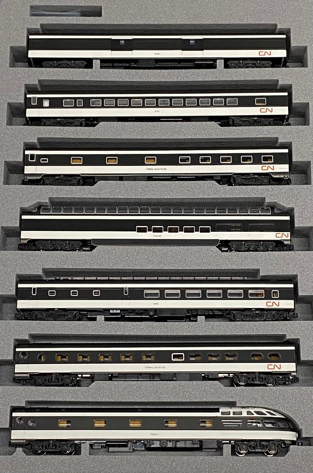 Kato 106-102-1 N 7 Car Set Transcontinental Passenger Cars Lighted Canadian National (CN)  (#4)