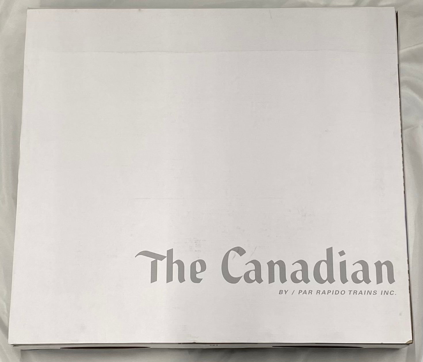 Rapido 210006 HO The Canadian 13 piece Set (Fully Lighted) Via Rail (VIA) 1405,1414,1965 DCC & Sound