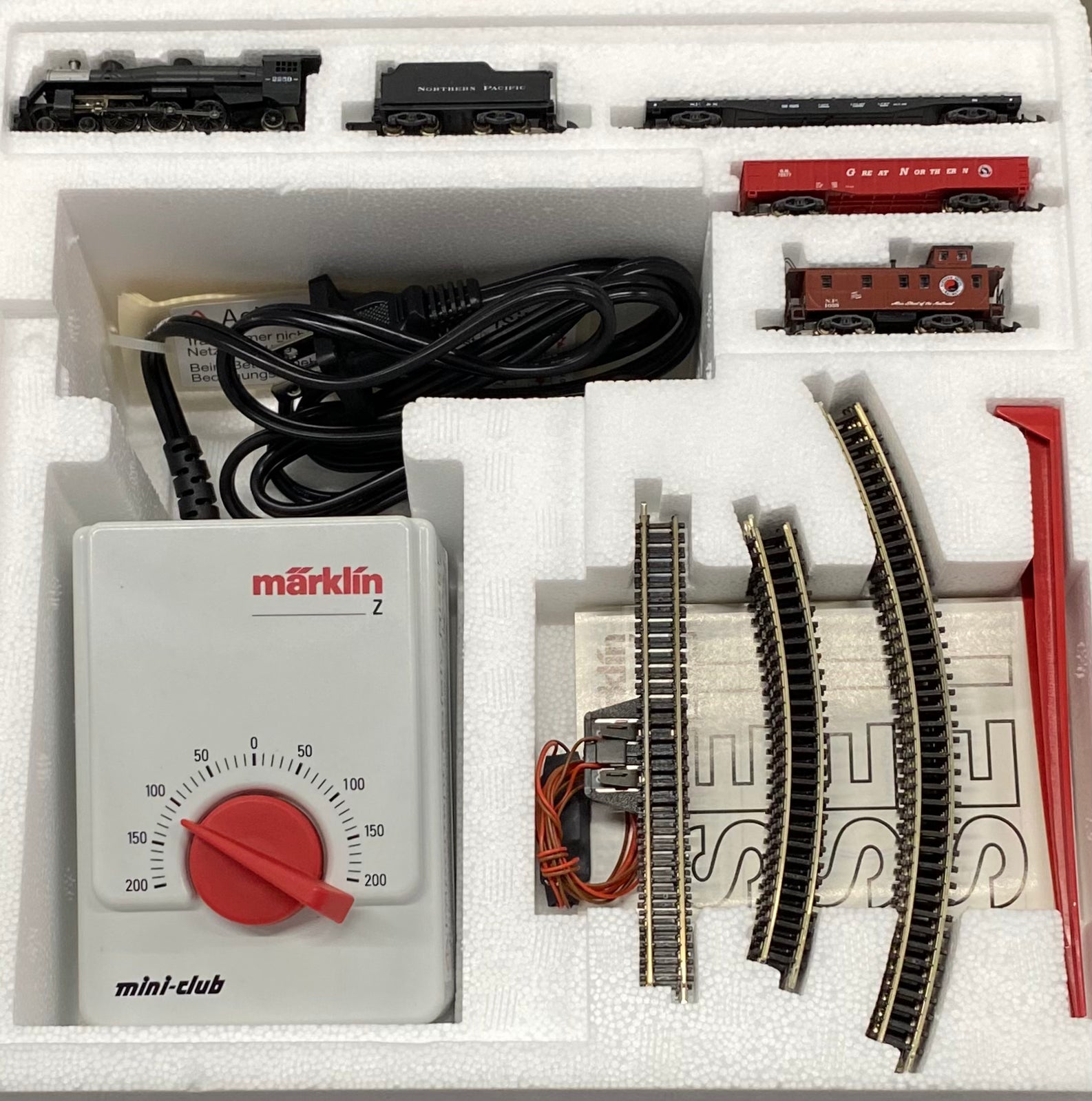 Marklin 81535 Z North America Pacific Steam Locomotive and Freight Cars (#1)