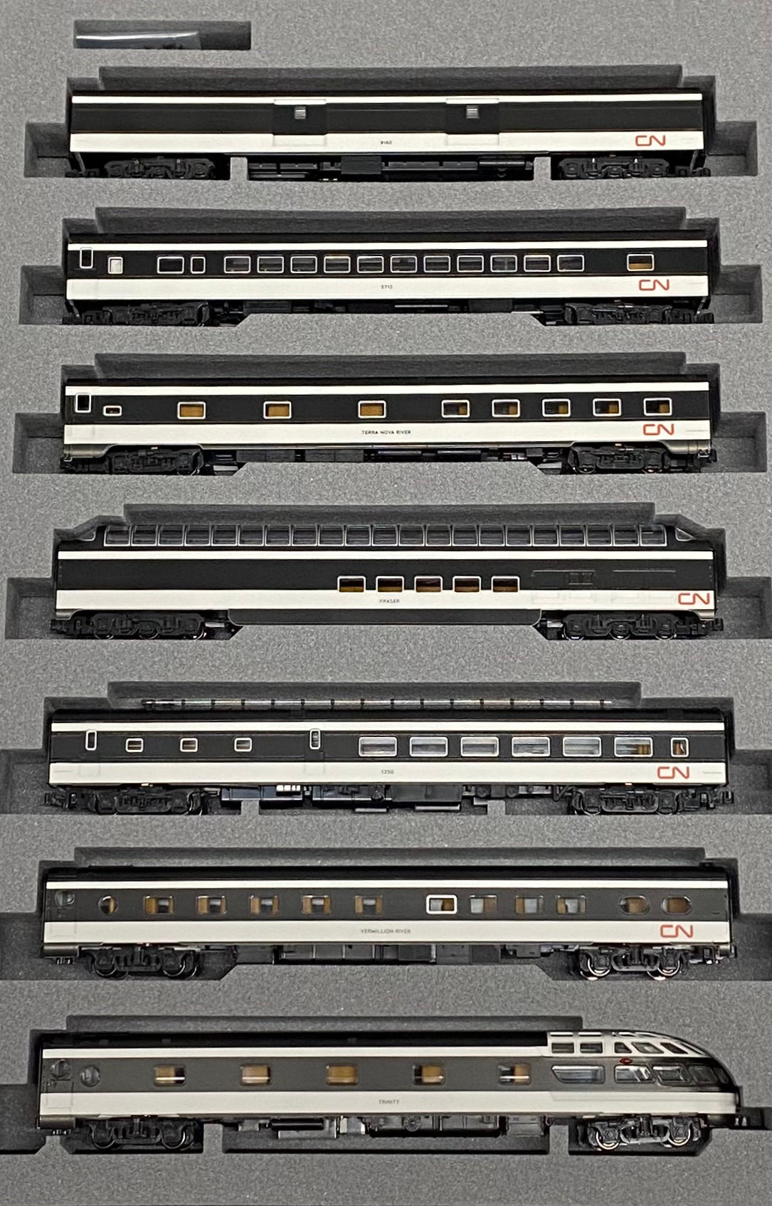 Kato 106-102-1 N 7 Car Set Transcontinental Passenger Cars Lighted Canadian National (CN) (#3)