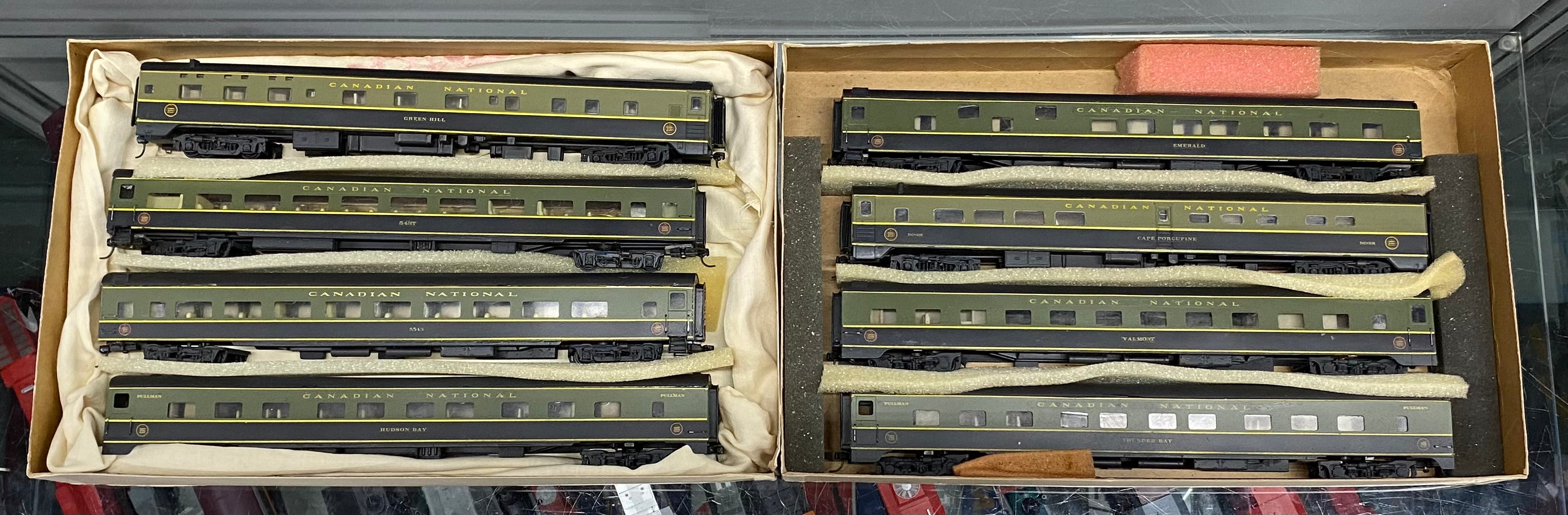 Rivarossi CN54PASSSET HO 8 Car Passenger Set 1954 Scheme Canadian National (CN)