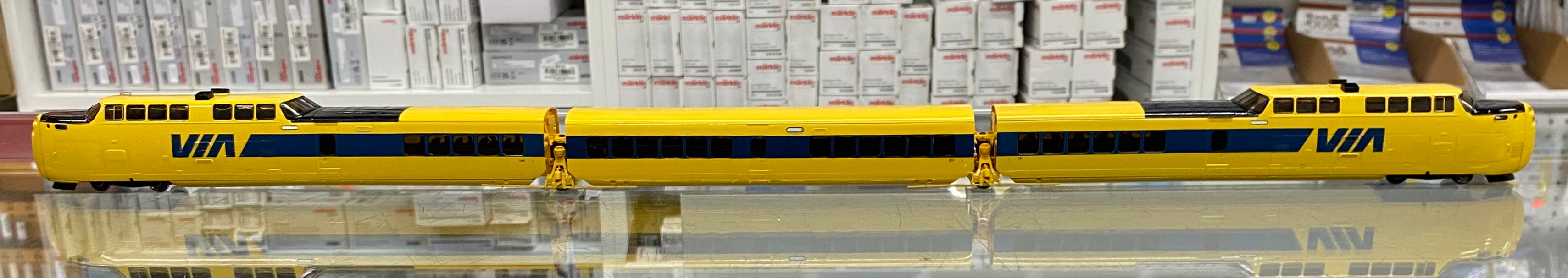 Rapido 200006 HO Turbo Train Rail Car Via Rail (VIA) DCC & Sound