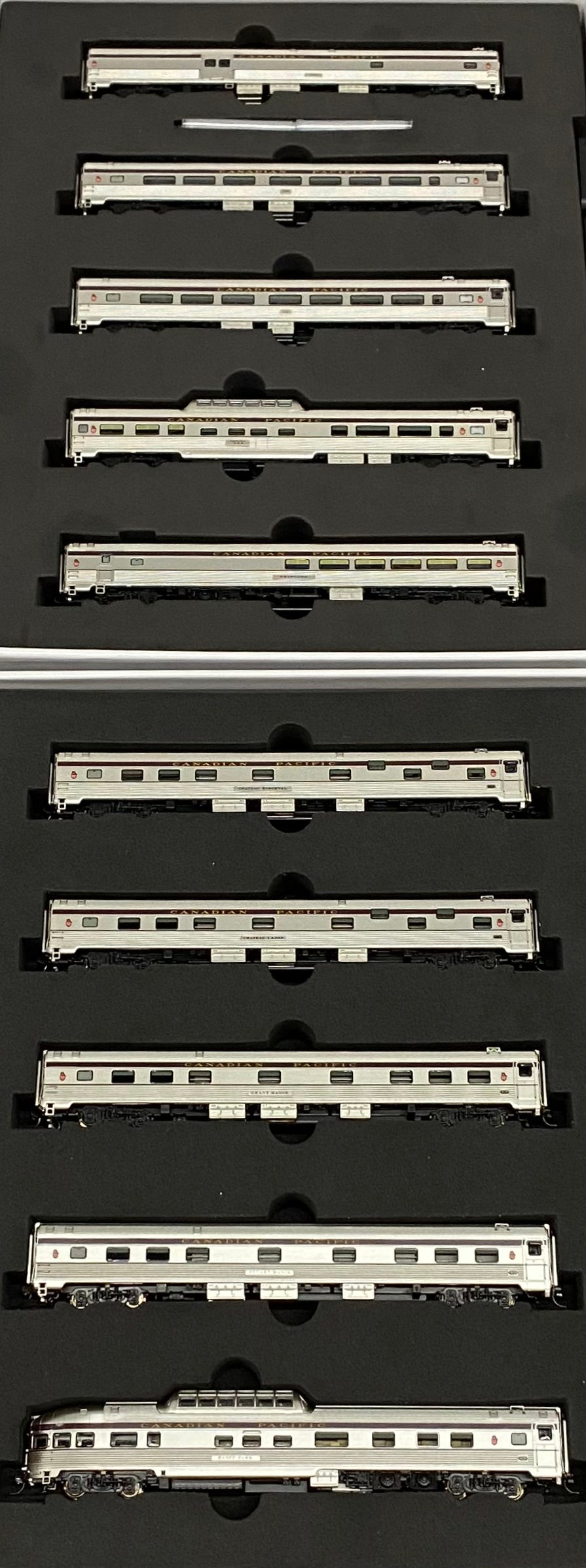 Rapido 550002 N The Canadian 10 piece Set ( Fully Lighted) Canadian Pacific (CP)