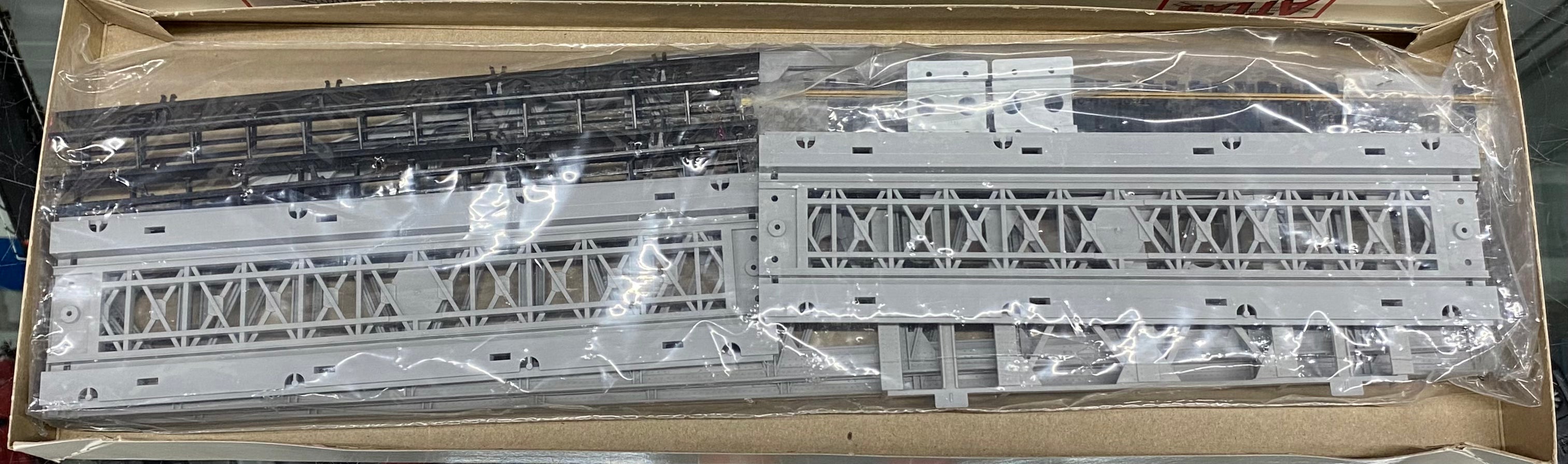 Atlas 87 HO Curved Chord Truss Bridge (#1)