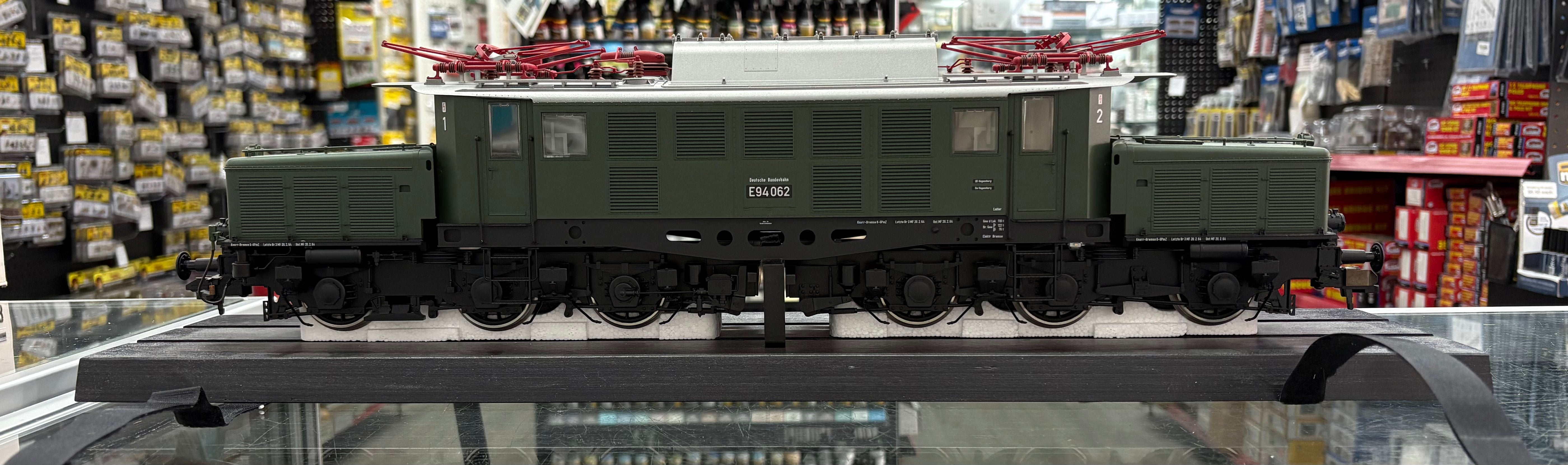 Marklin 55223 1-Gauge BR E94 'Crocodile' Electric Locomotive DB Era 3 - MFX Digital Sound