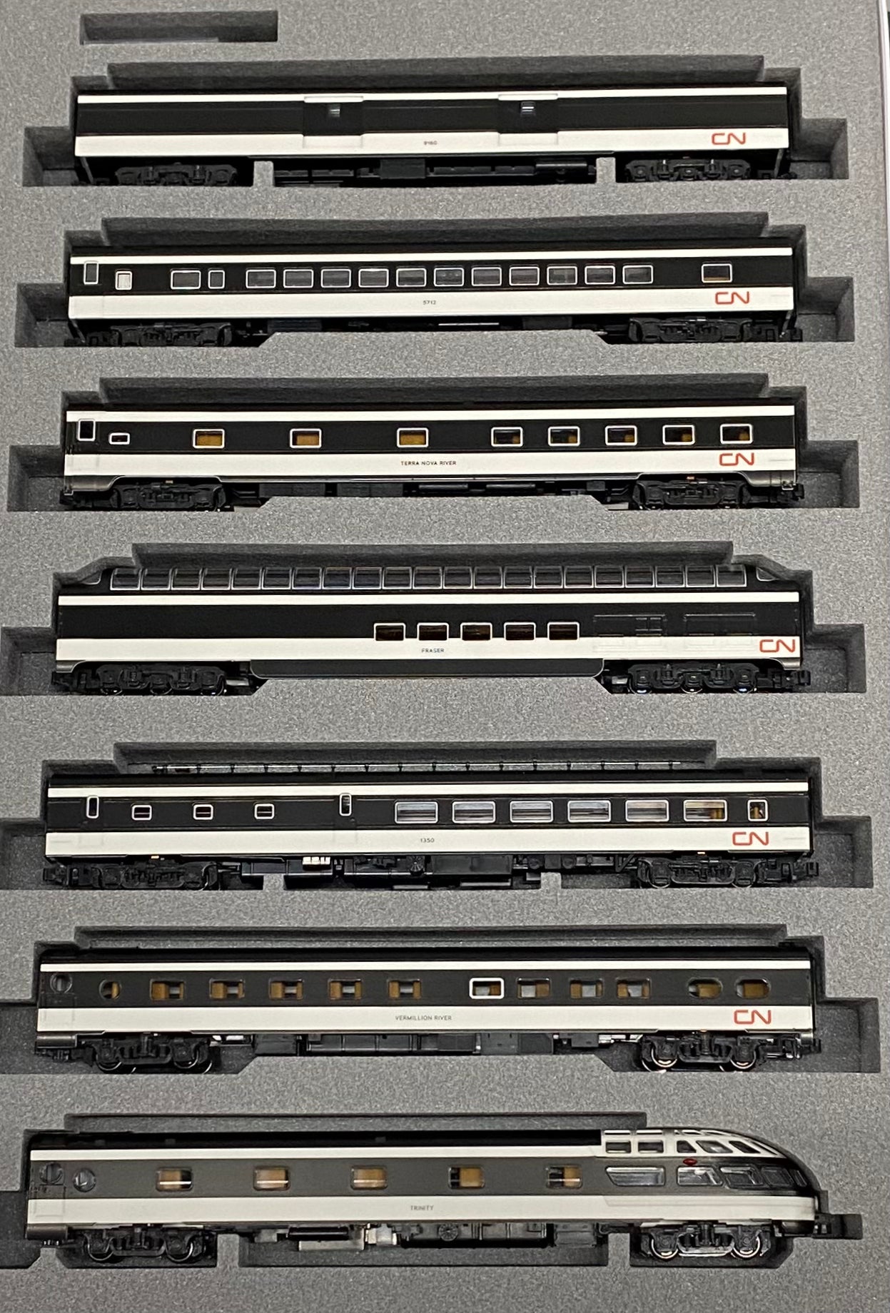 Kato 106-102-1 N 7 Car Set Transcontinental Passenger Cars Lighted Canadian National (CN) (#1)