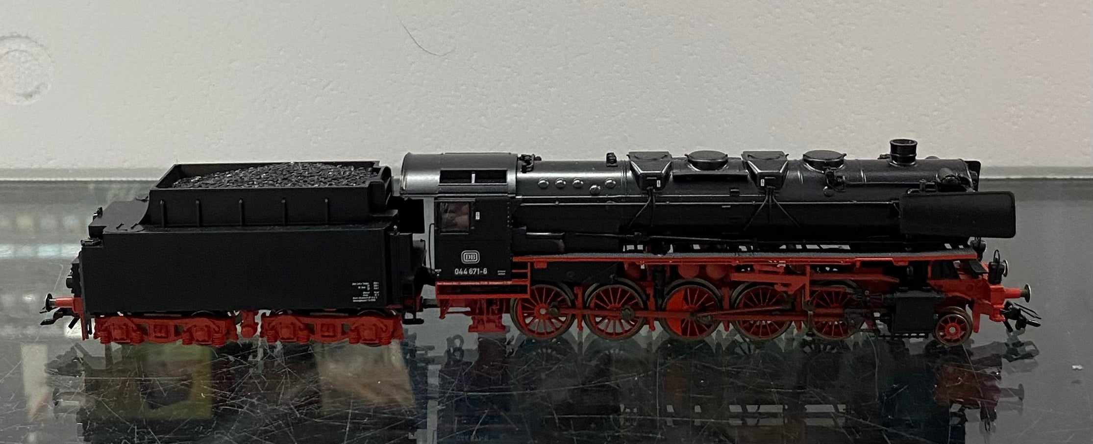 Trix 21237 HO DB Zehn Wagen Guterzug mit Stahlrohren mit BR 044 671-6 DCC & Sound