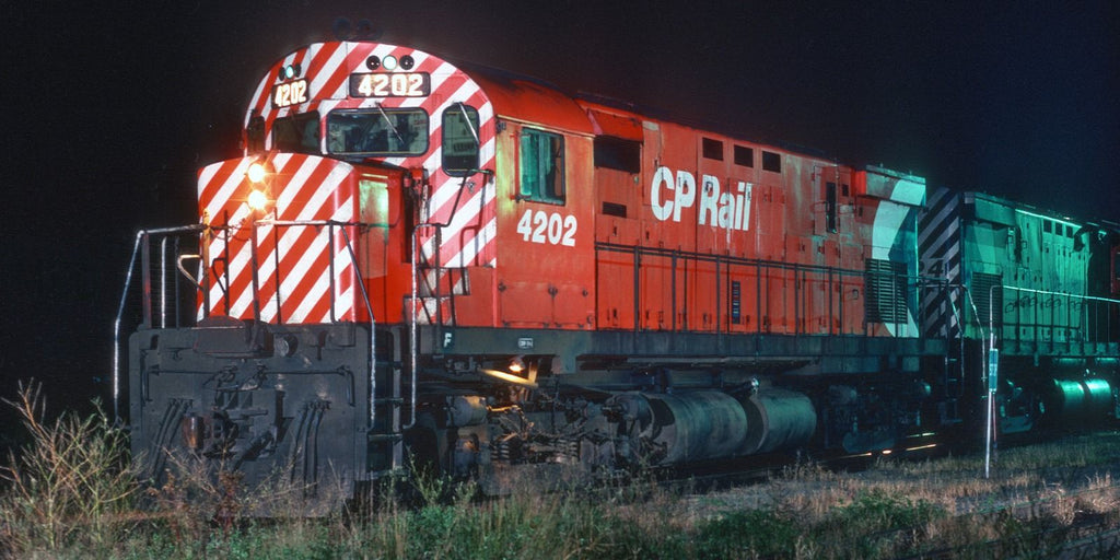 Rapido 045013 HO MLW C-424 (DC/Silent): CP Rail - Action Red (5" Stripes) (DRS-24b): #4202