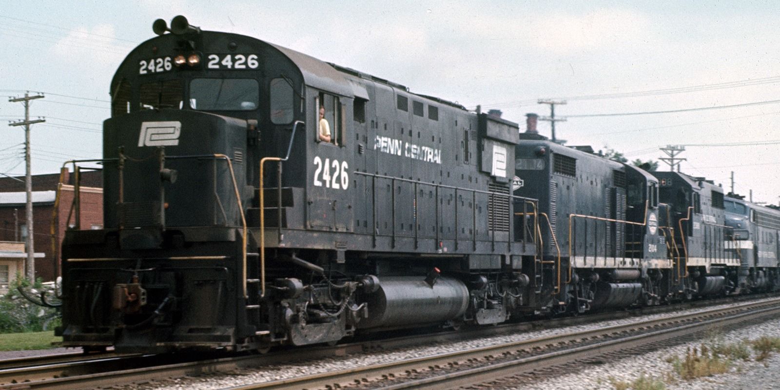 Rapido 045048 HO ALCO C-425 (DC/Silent): Penn Central: #2457