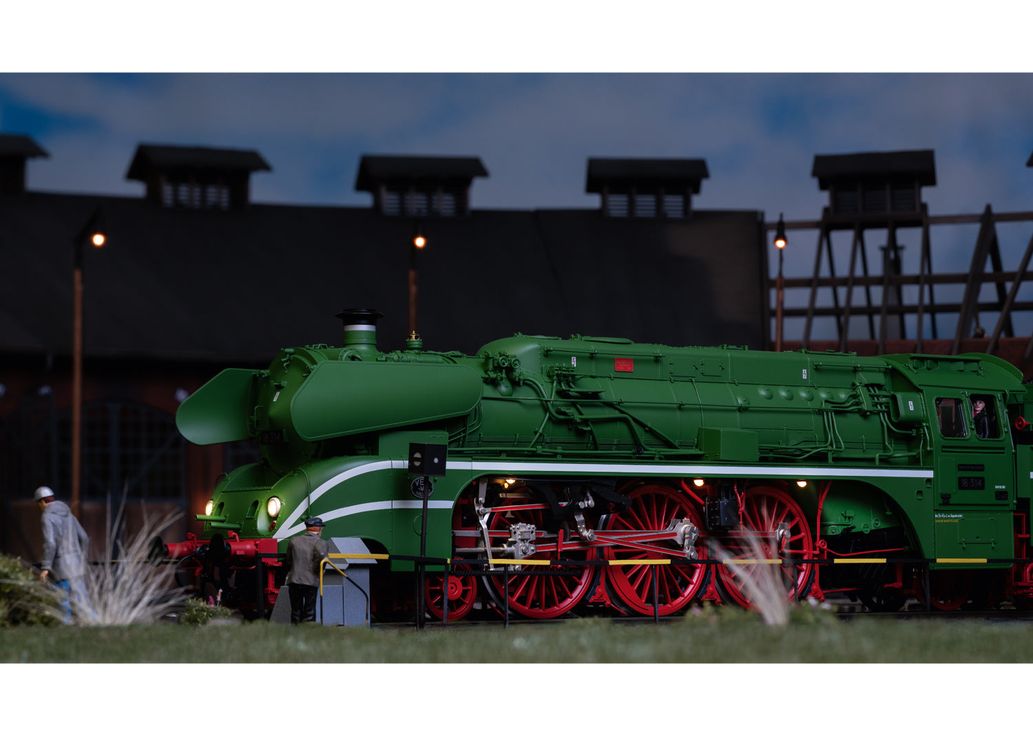 Marklin 55128 1 DR Class 18 Steam Locomotive MFX Digital Sound