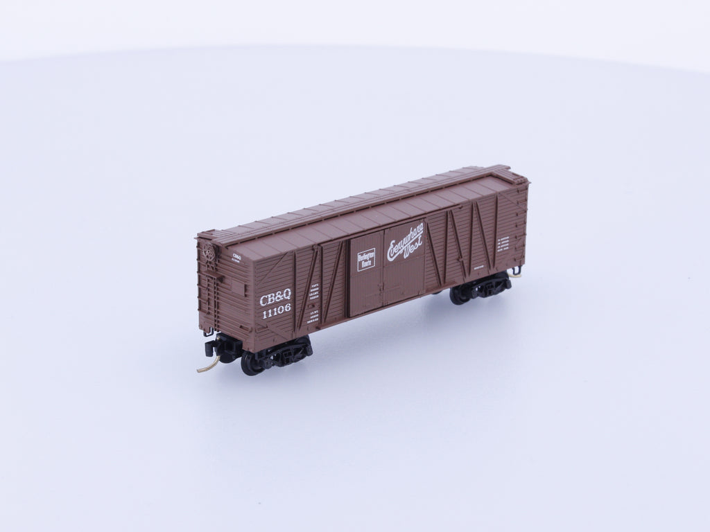 Micro Trains 29060 N 40' Outside Braced Box Car Chicago Burlington and Quincey (CBQ) 11106