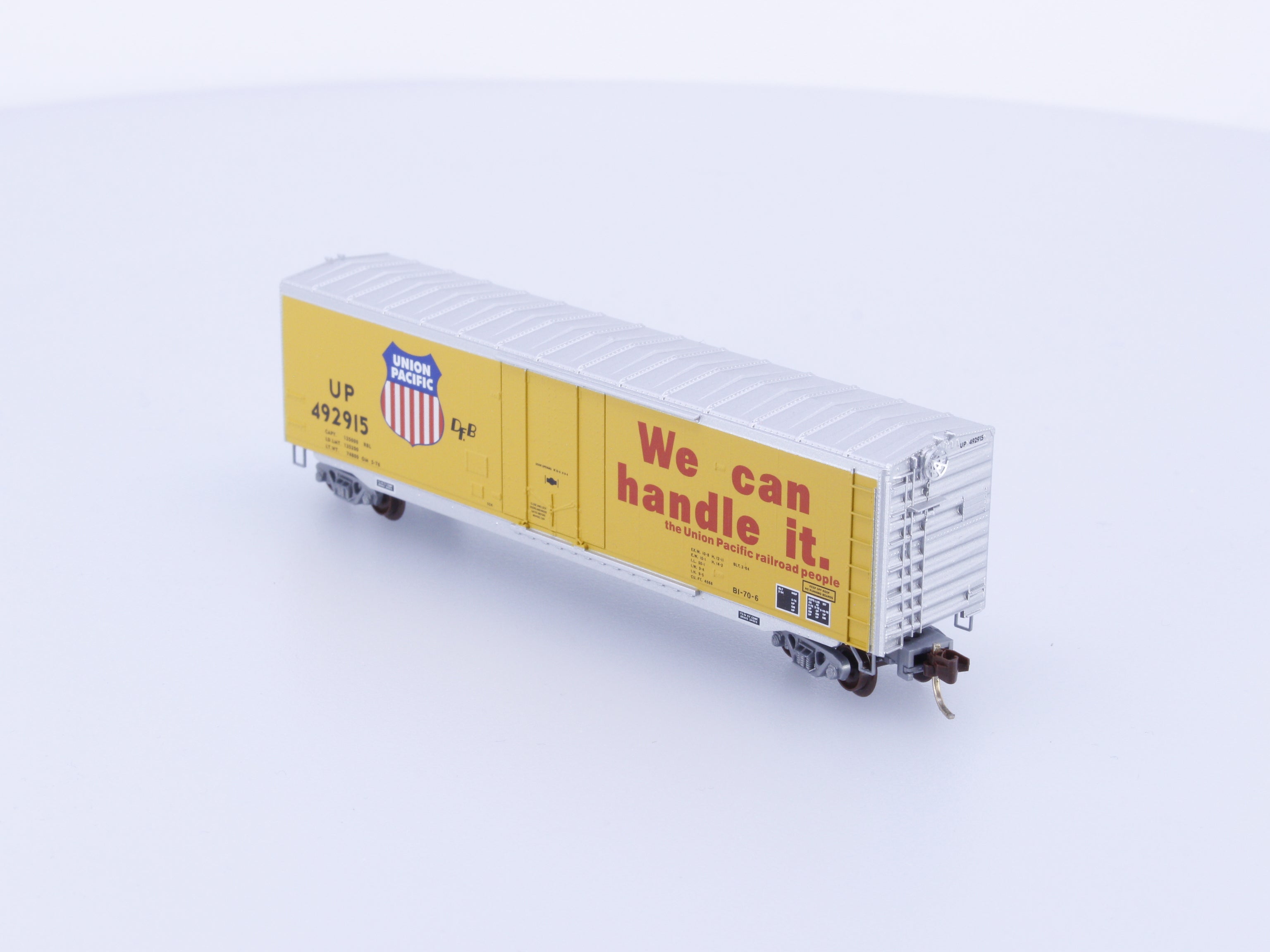 Micro Trains 38240 N 50' Standard Boxcar Plug Door w/o Roofwalk Union Pacific (UP) 492915