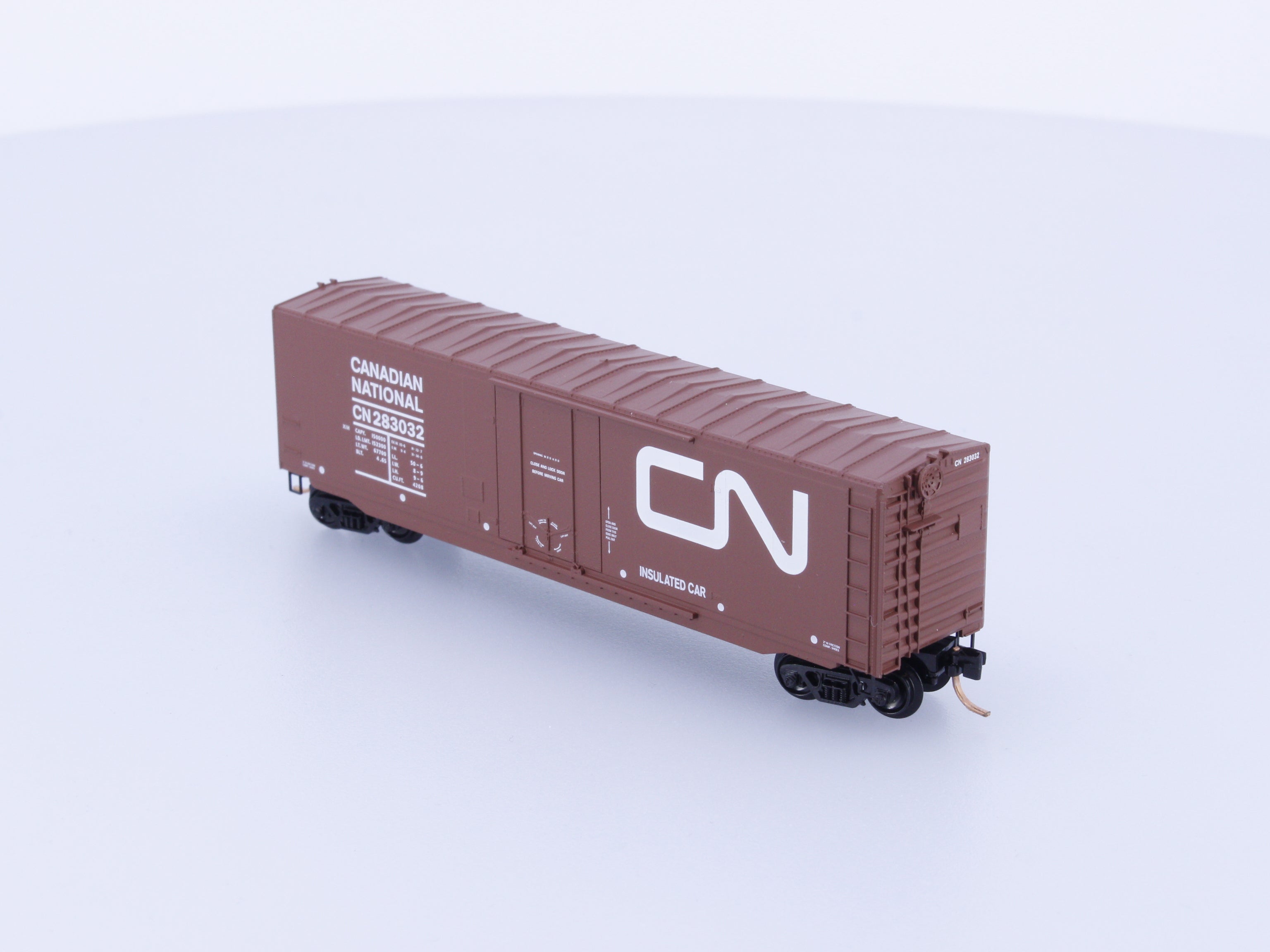 Micro Trains 38340 N 50' Standard Boxcar Plug Door w/o Roofwalk Canadian National (CN) 283032