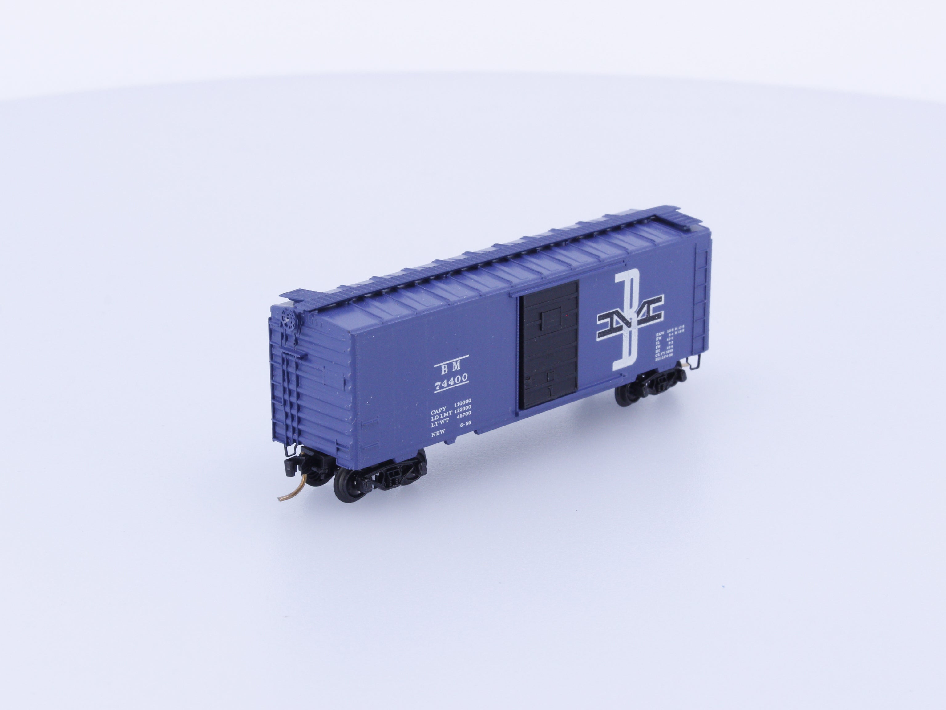 Micro Trains 20300 N 40' Standard Box Car Single Door Boston and Maine (BM) 74400