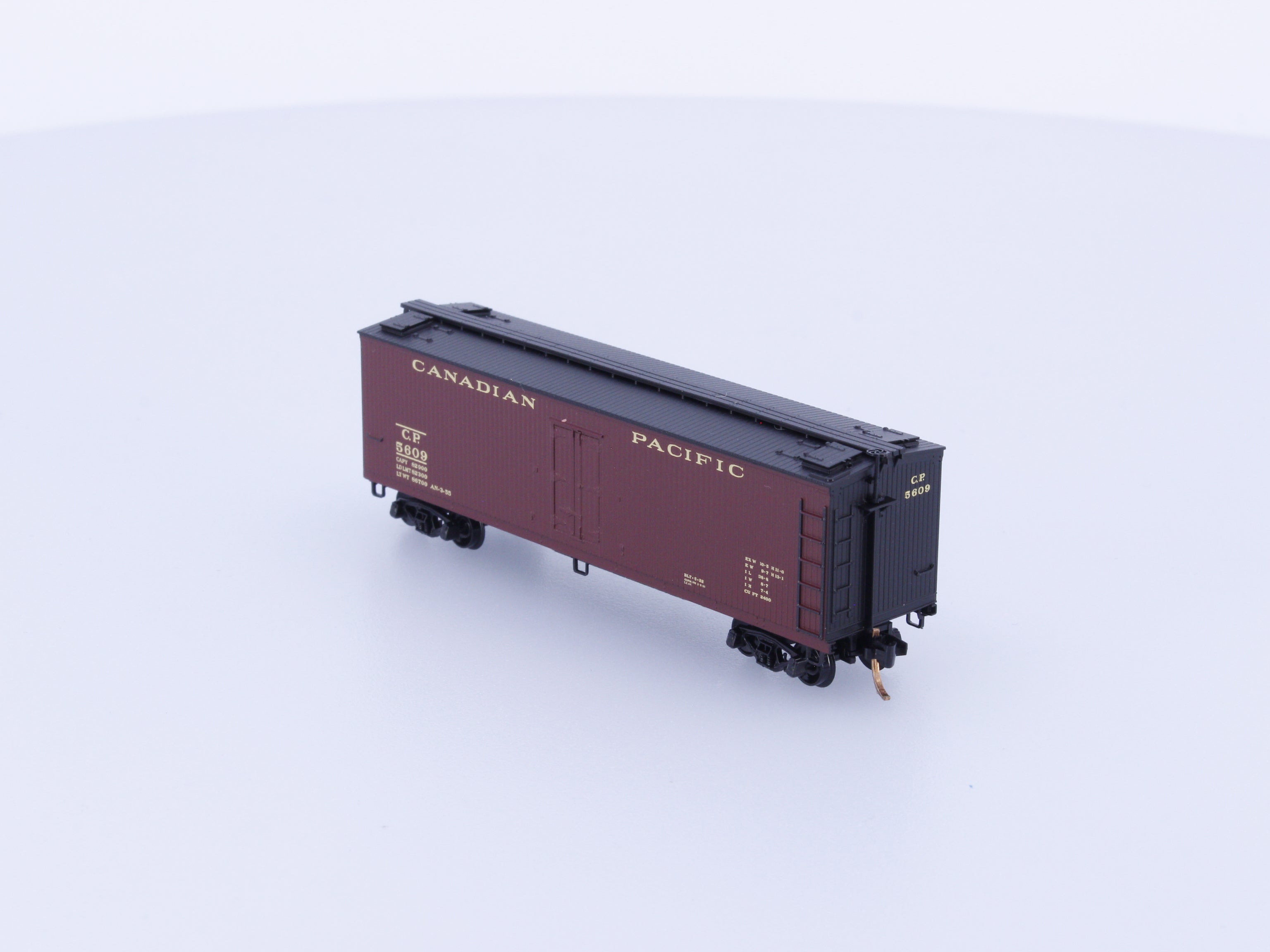 Micro Trains 04900530 N 40' Double-Sheathed Wood Box Car, Single Door, w/Vertical Brake Wheel Canadian Pacific (CP) 5609
