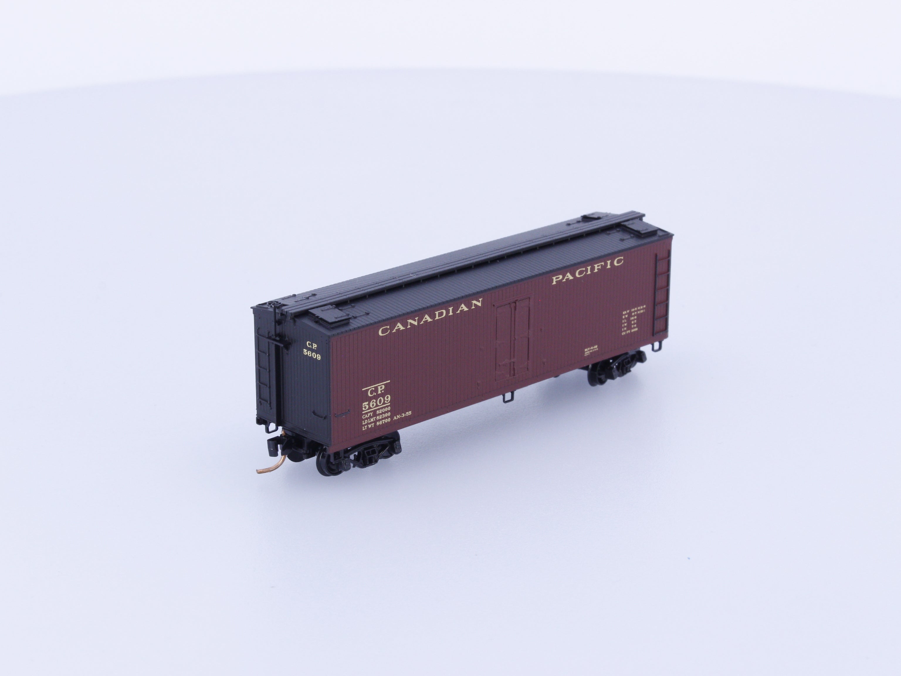 Micro Trains 04900530 N 40' Double-Sheathed Wood Box Car, Single Door, w/Vertical Brake Wheel Canadian Pacific (CP) 5609