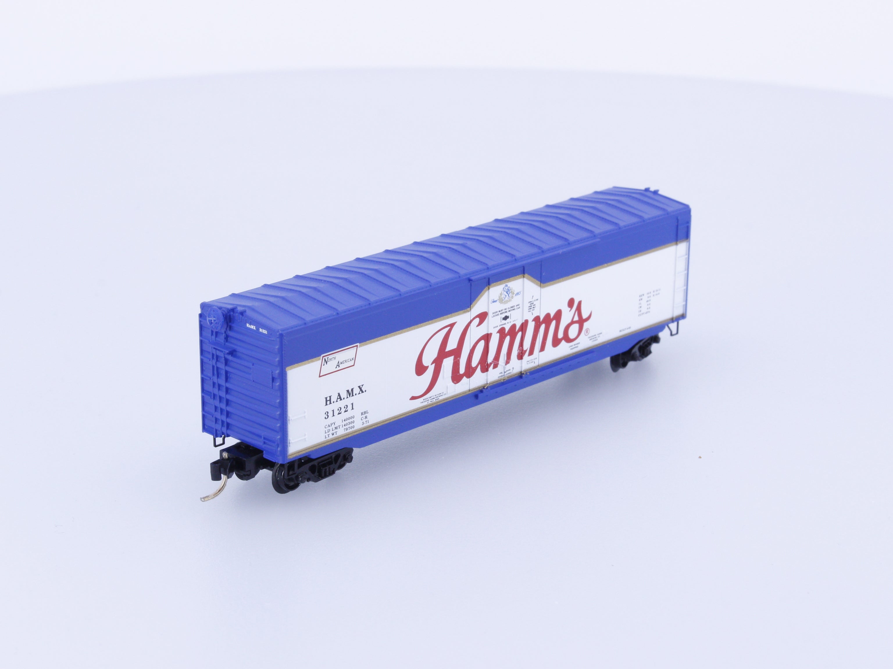 Micro Trains 38230 N 50' Standard Boxcar Plug Door w/o Roofwalk Hamm's Brewing Co. 31221