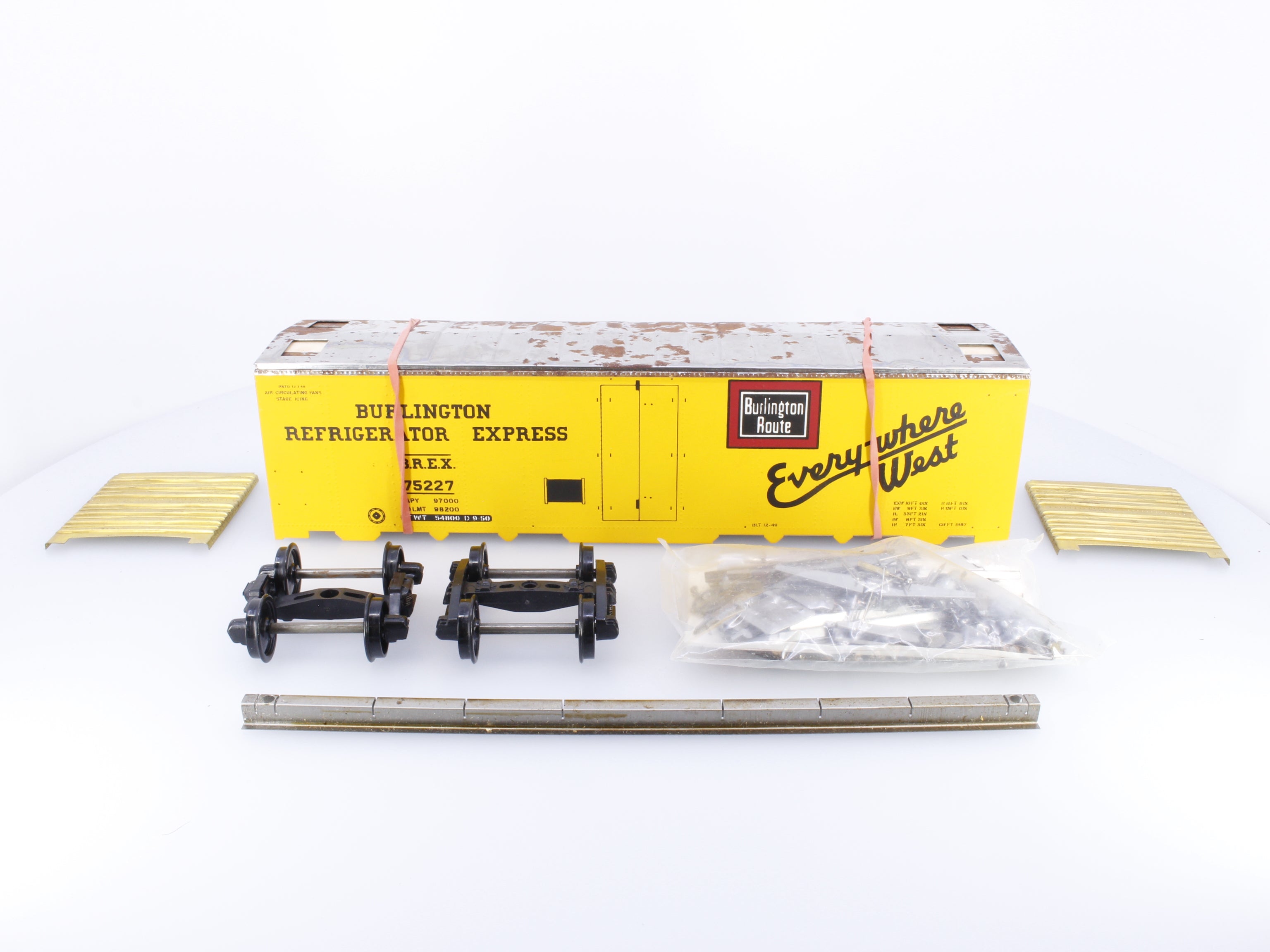 Reynolds Railroad Products 0103 O 40' Reefer Car Kit Burlington Northern Santa Fe (BNSF) 75227