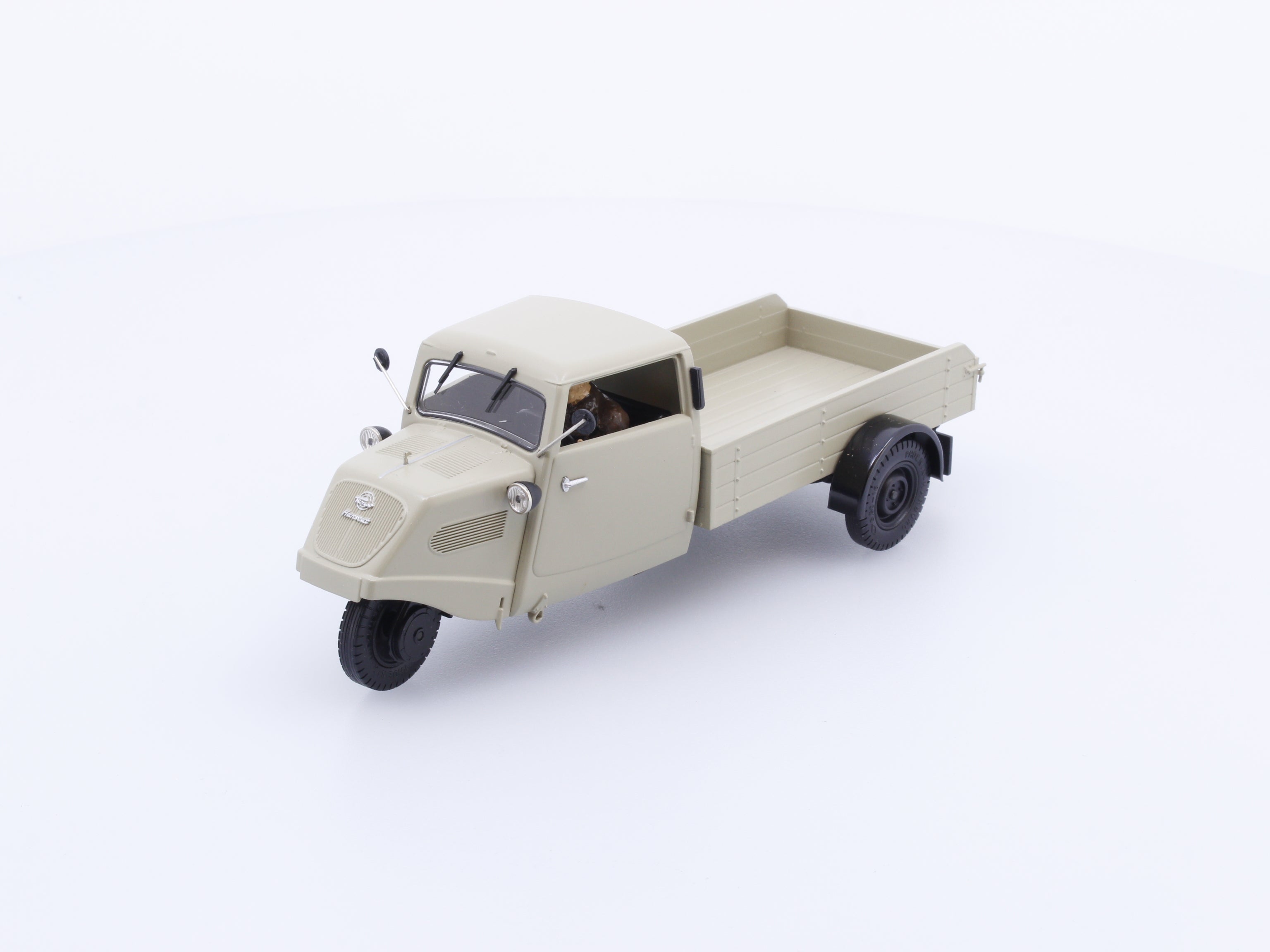 Hubner 7006 Three Wheel Tempo Flat Bed Body Deep Driver