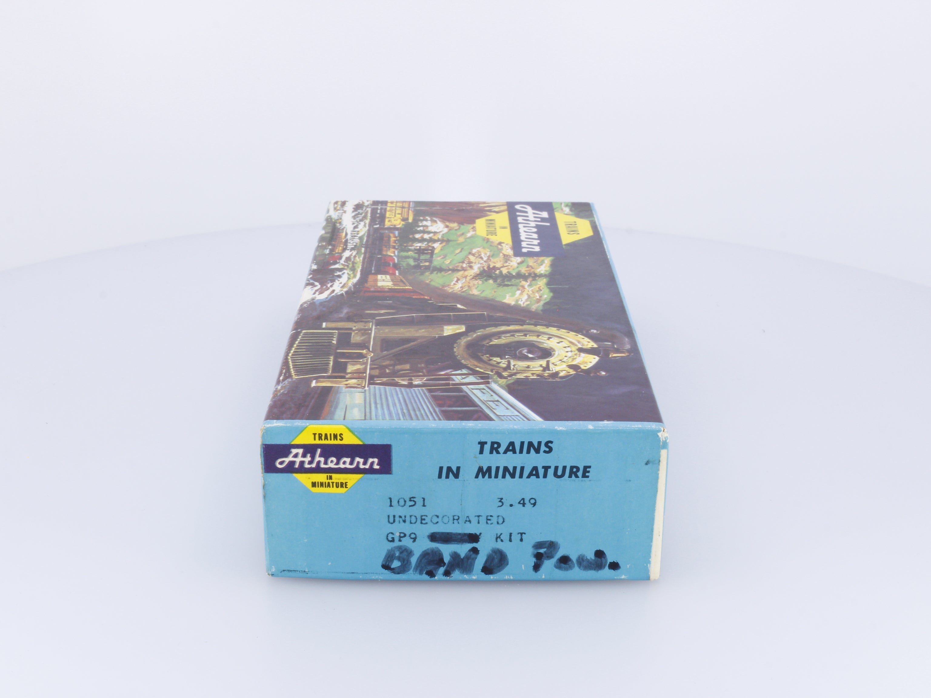 Athearn 1051 HO Undecorated GP-9 Diesel Locomotive Undecorated Analog DC