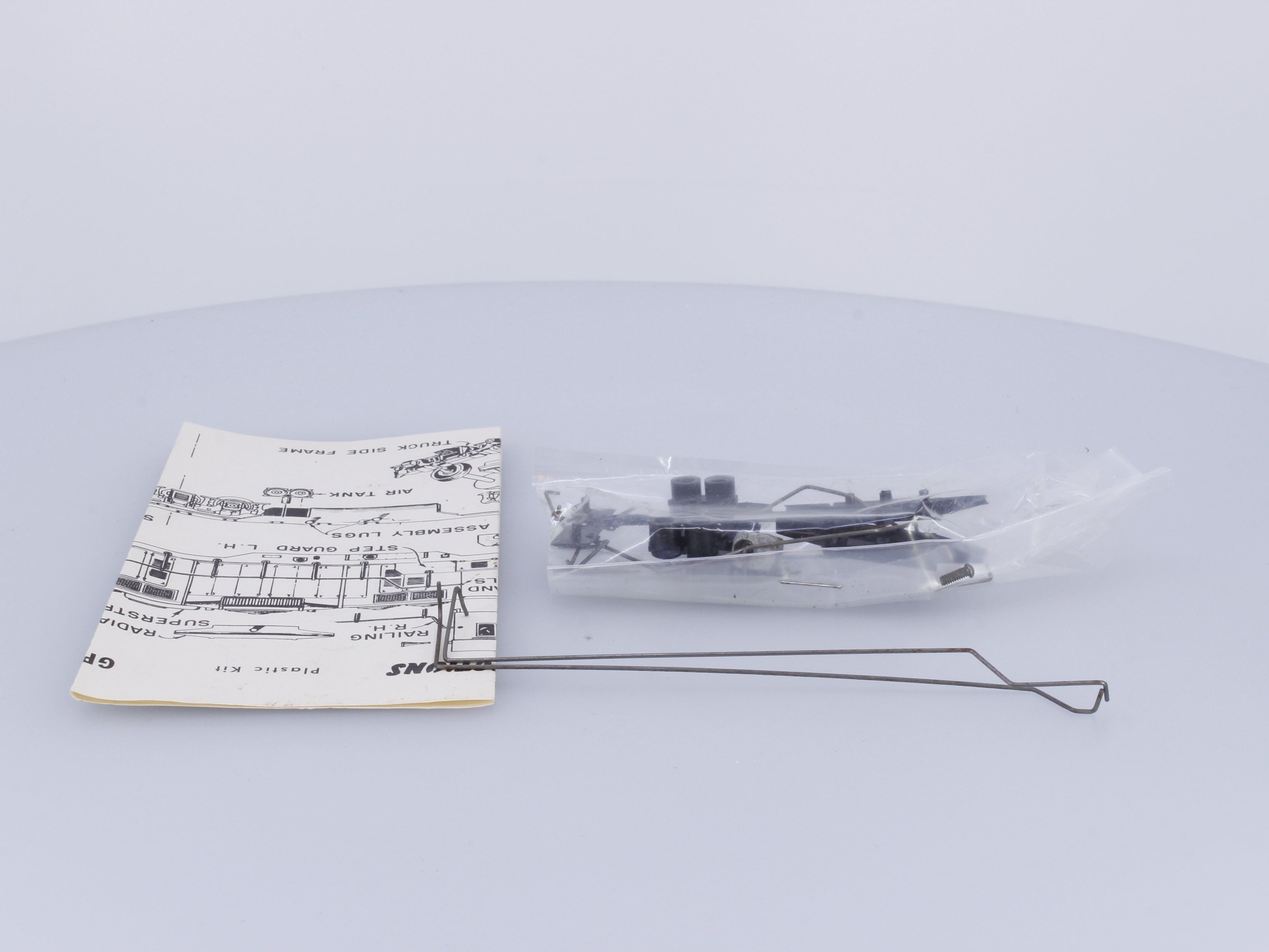 Athearn 1051 HO Undecorated GP-9 Diesel Locomotive Undecorated Analog DC