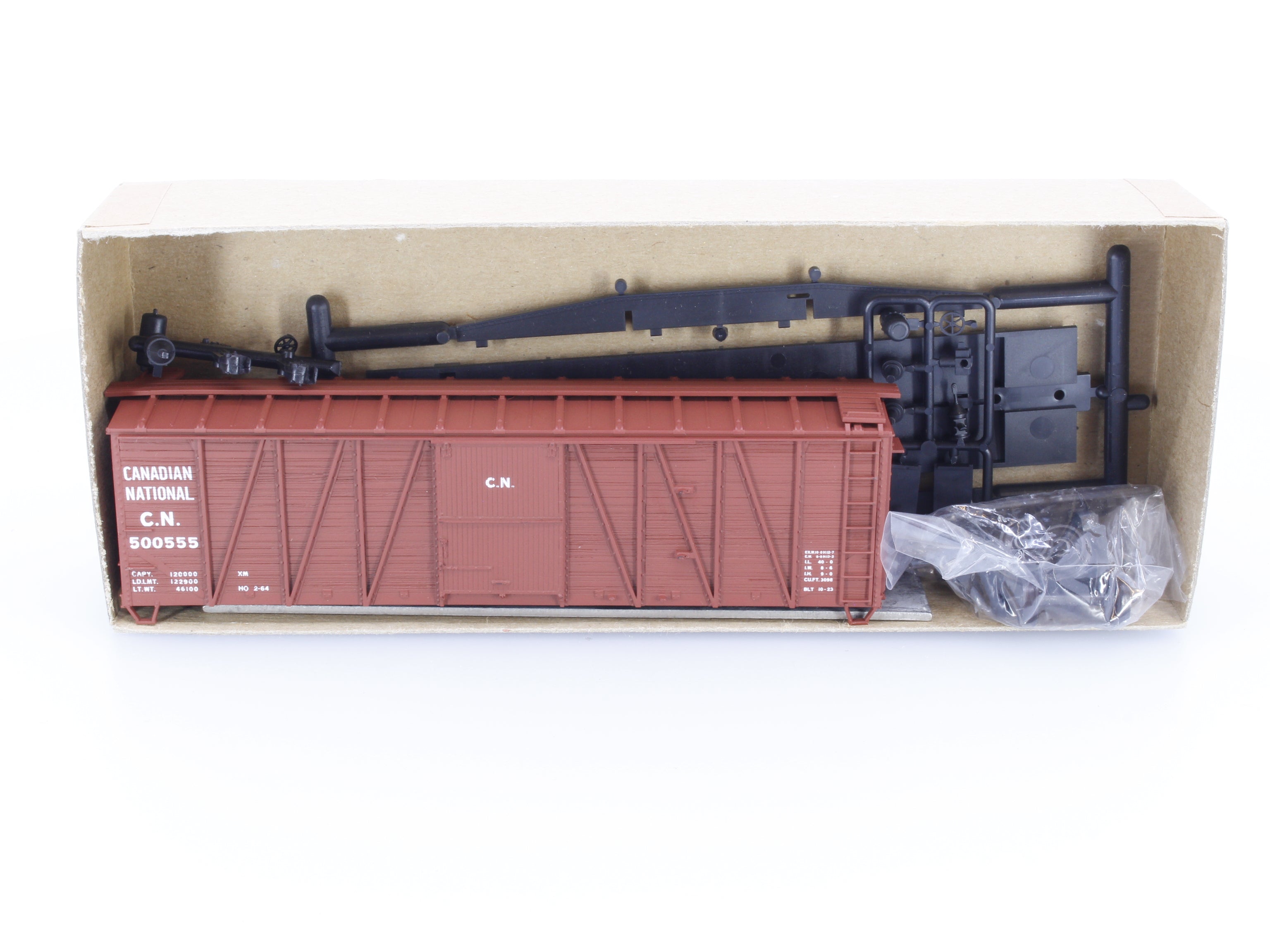 Accurail 4102.2 HO 40' O.B. Box Car Wood Ends Canadian National (CN) 500555