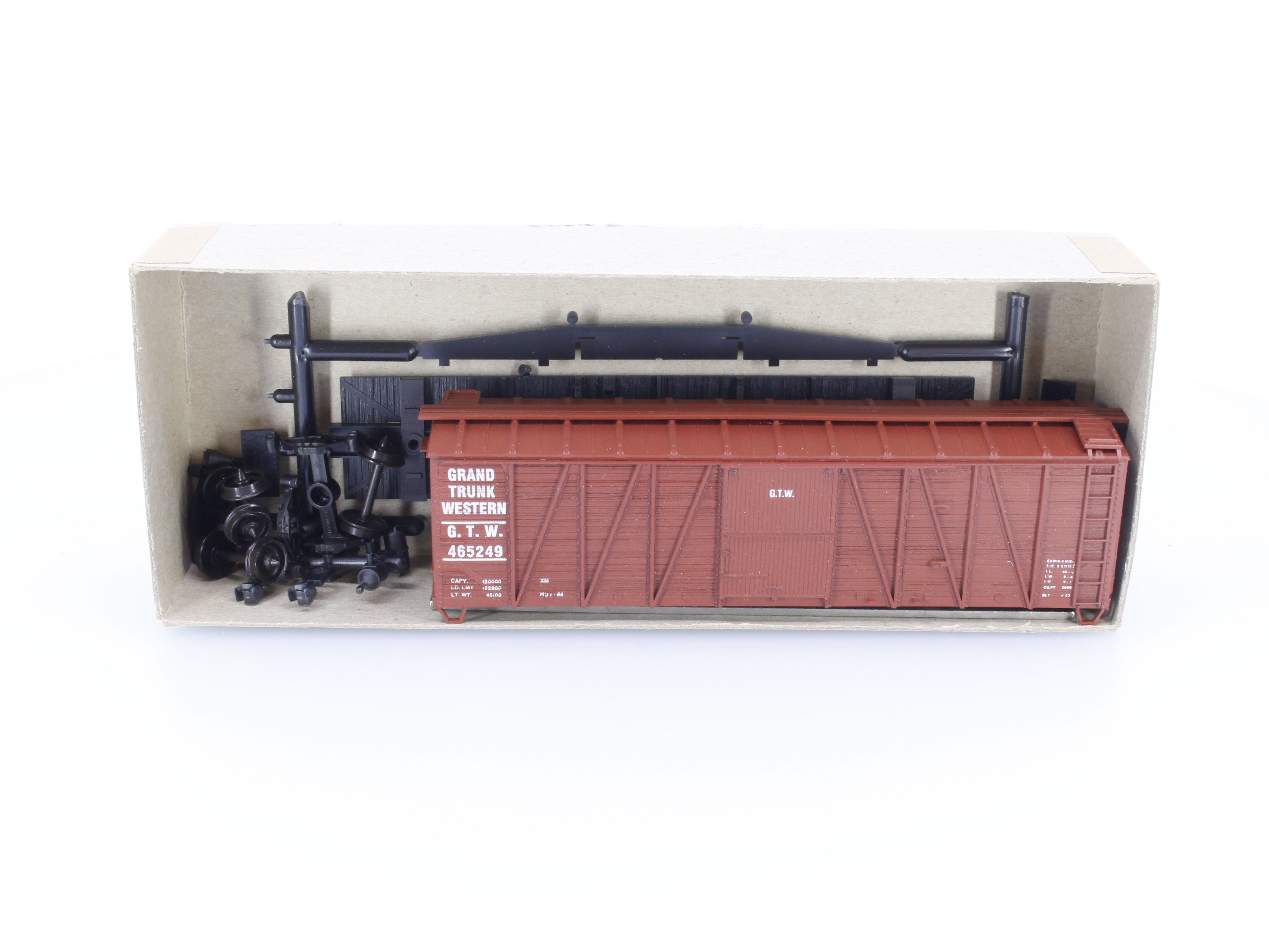 Accurail 4008 HO 40' O.B. Box Car Wood Ends Grand Trunk Western (GTW) 465249