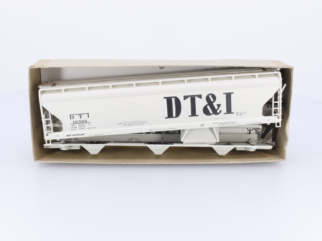 Accurail 2028 HO ACF 3-Bay Covered Hopper Detroit Toledo and Ironton (DTI) 10326 (#2)