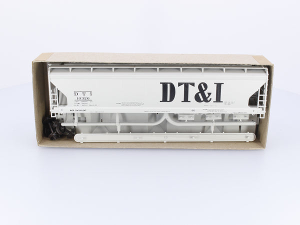 Accurail 2028 HO ACF 3-Bay Covered Hopper Detroit Toledo and Ironton (DTI) 10326 (#1)