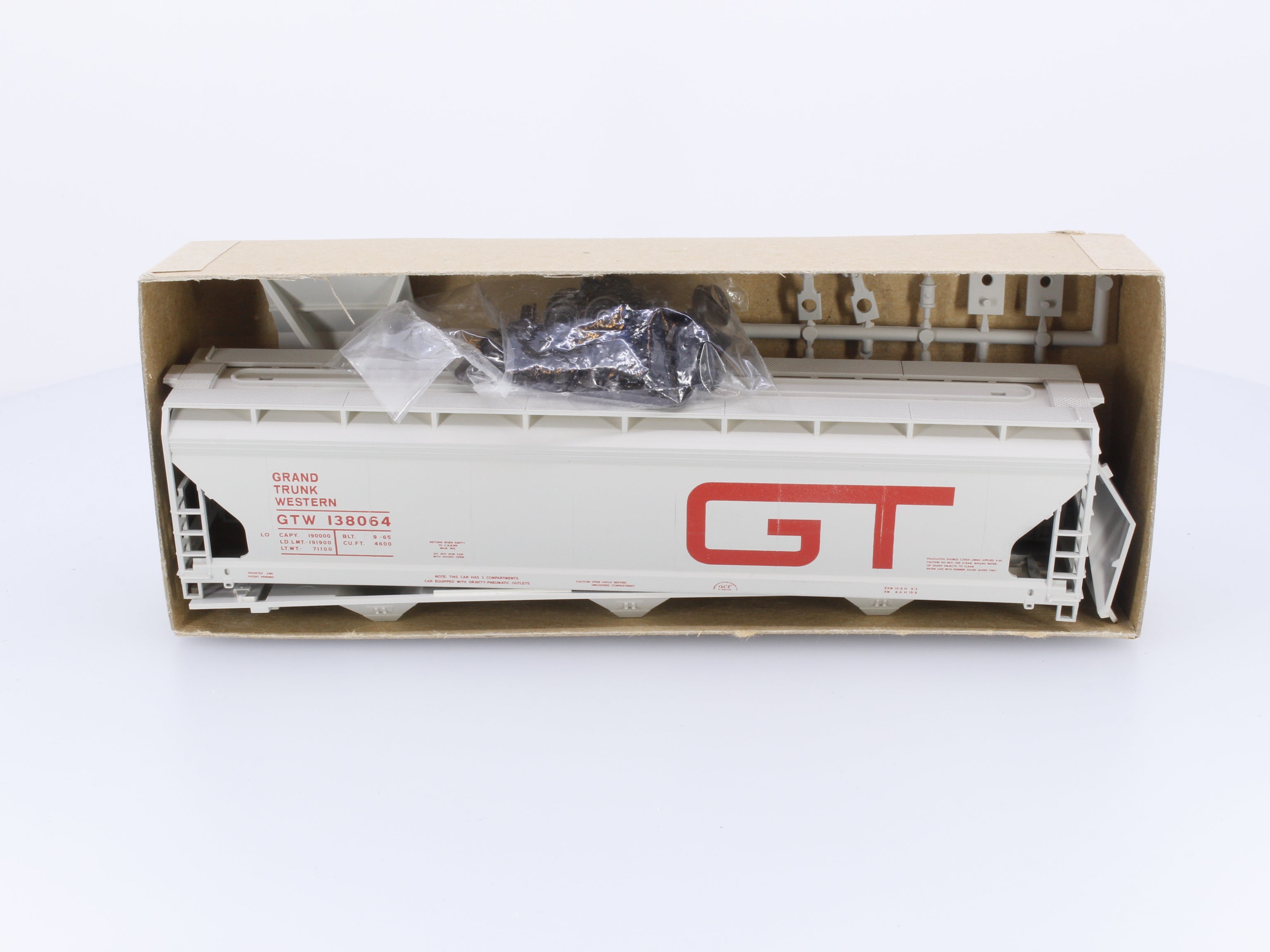 Accurail 2070 HO ACF 3-Bay Covered Hopper Grand Trunk Western (GTW) 138064