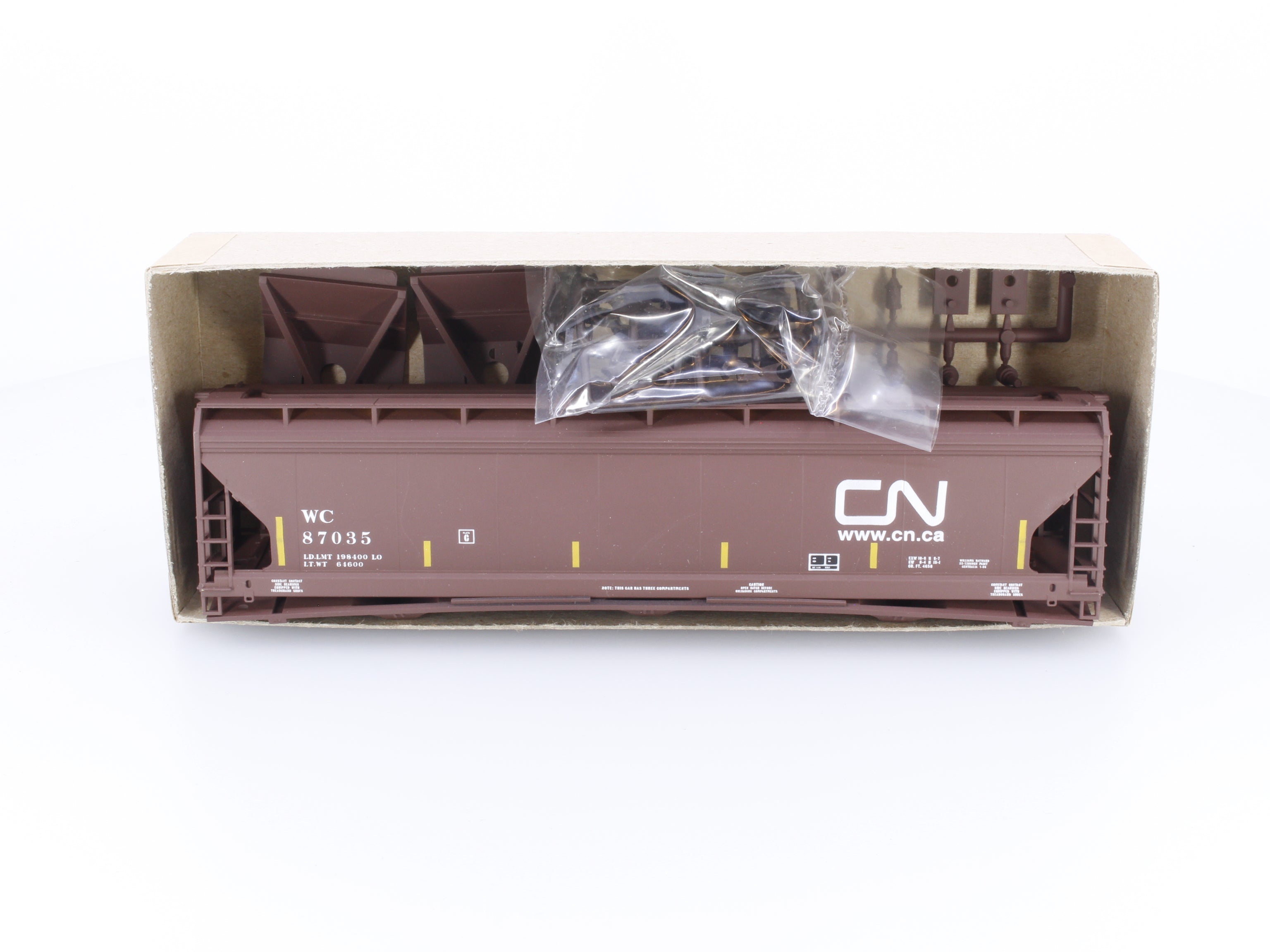 Accurail 2079 HO 3 Bay ACF Covered Hopper Wisconsin Central (WC) 87035