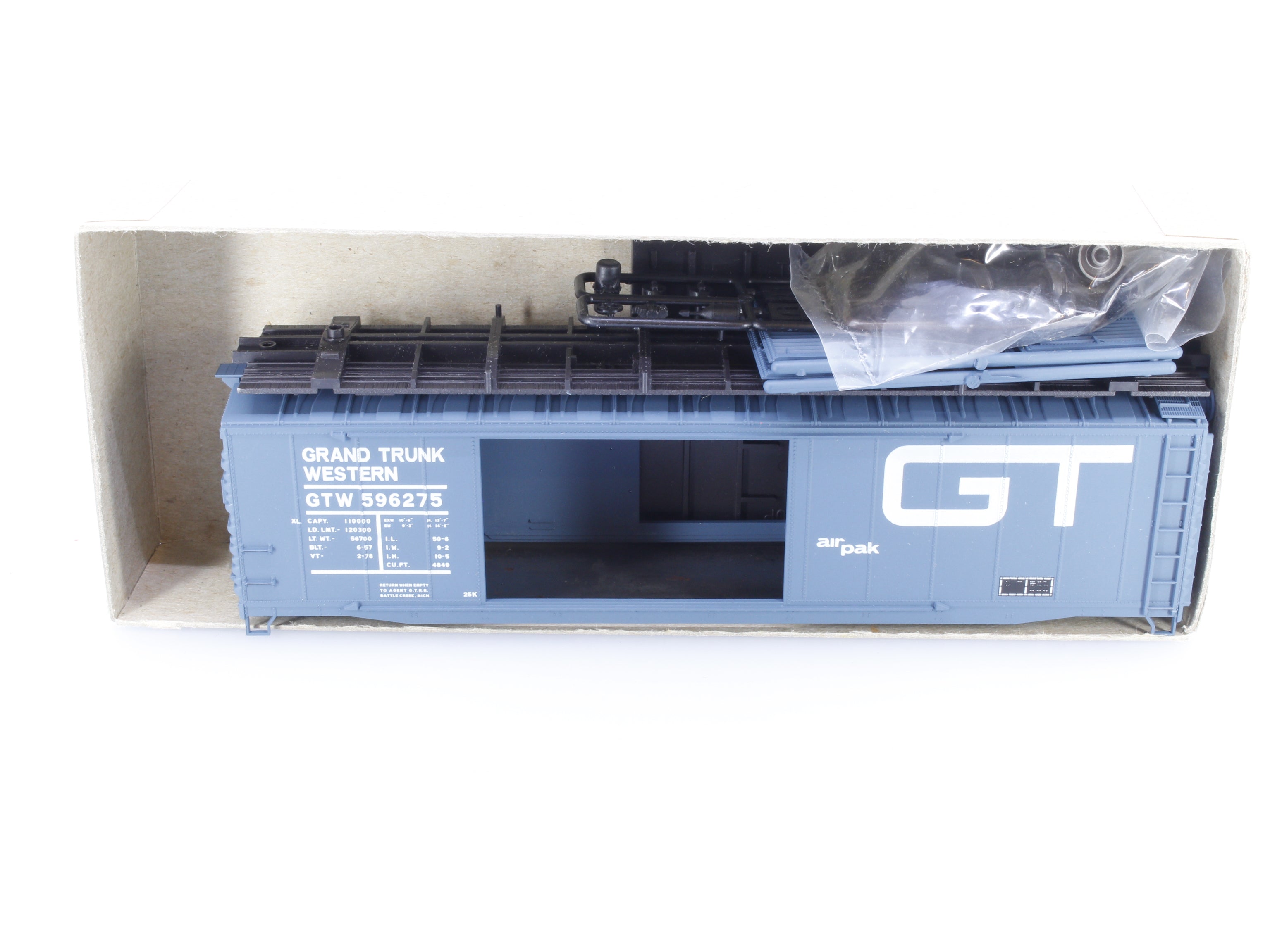 Accurail 5226 HO 50' AAR Double Door Boxcar Grand Trunk Western (GTW) 596275