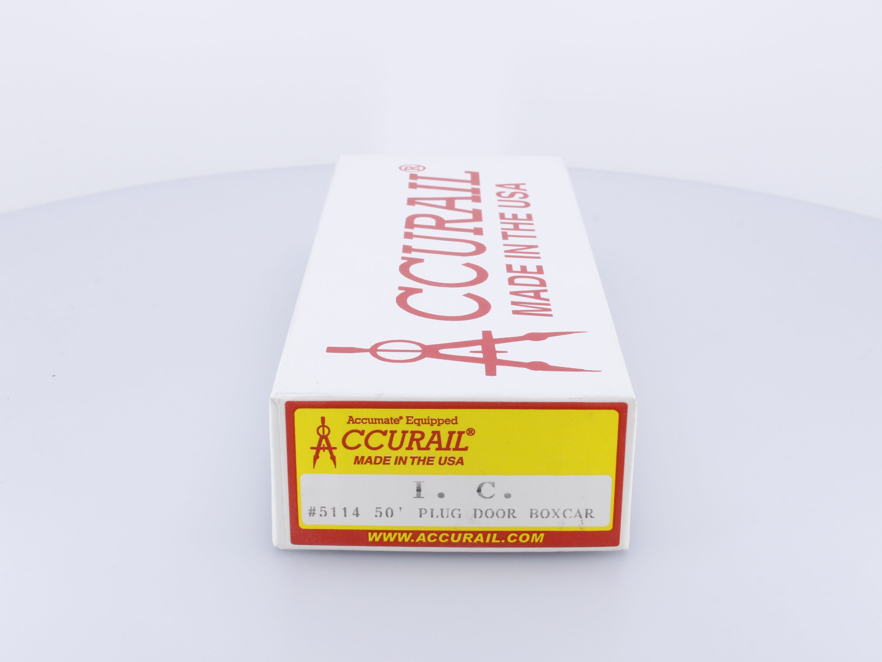 Accurail 5114 HO 50' Plug Door Box Car Illinois Central (IC) 49572